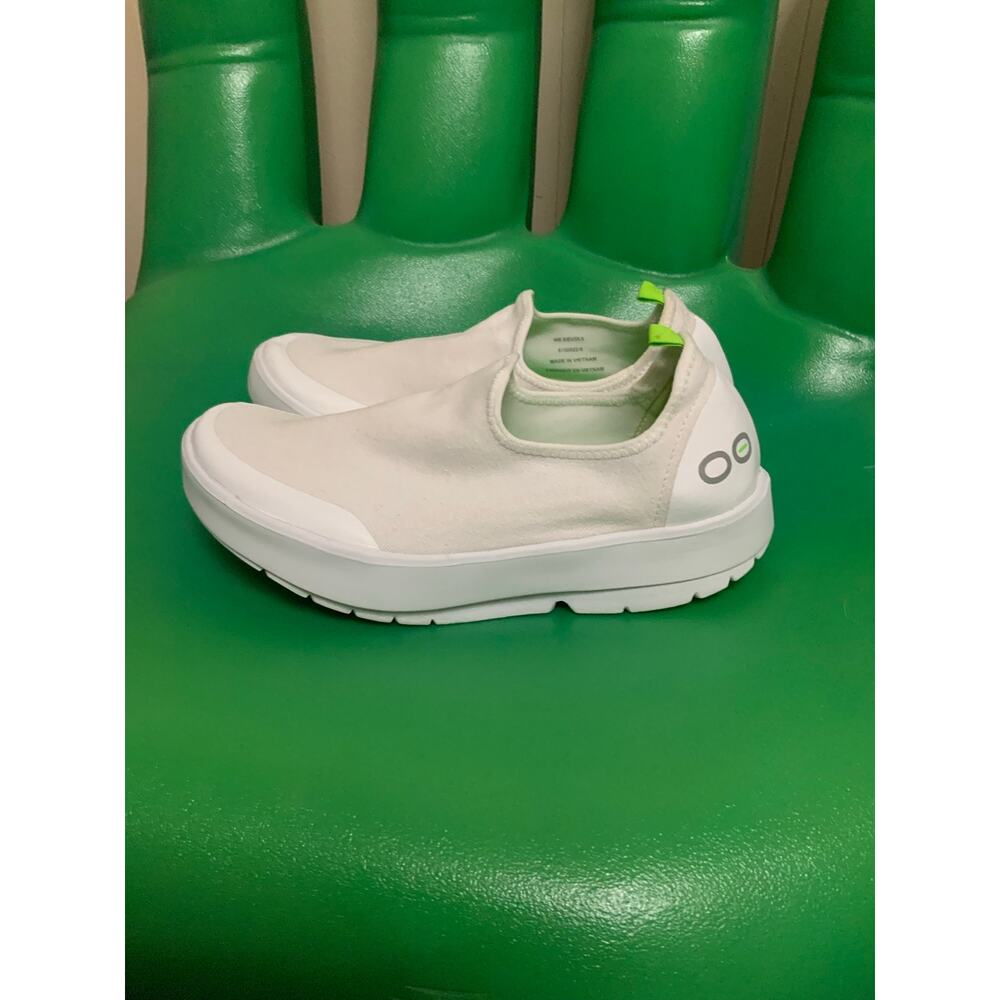 OOFOS OOmg Women’s 8.5 White Slip On Recovery Shoes Comfort Lightweight